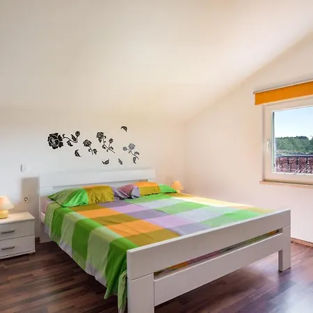 Nyaraló Roza Sveti Lovreč Pazenatički